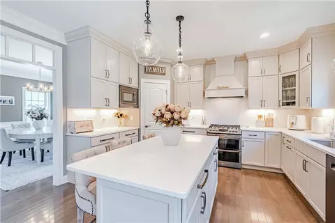 59 Camden Ln, Cranston, RI 02921