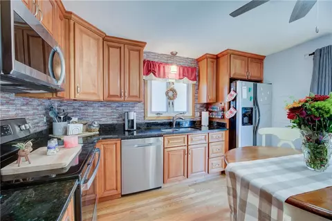 Kitchen - 25 Cedar Grove Dr, Exeter, RI 02822 photo 3 of 5