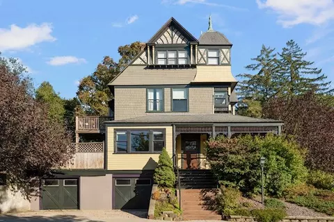 163 Butler Ave #2, Providence, RI 02906