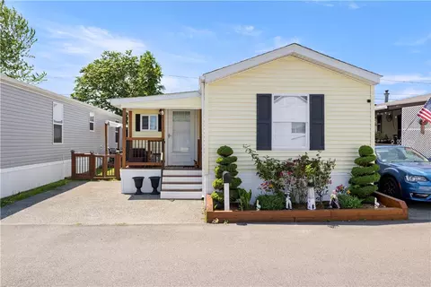 63 East Dr, East Providence, RI 02916