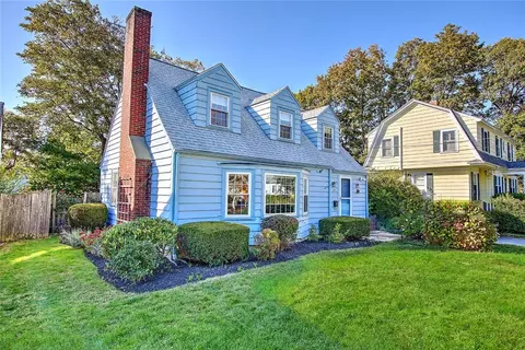 20 Townsend St, Barrington, RI 02806