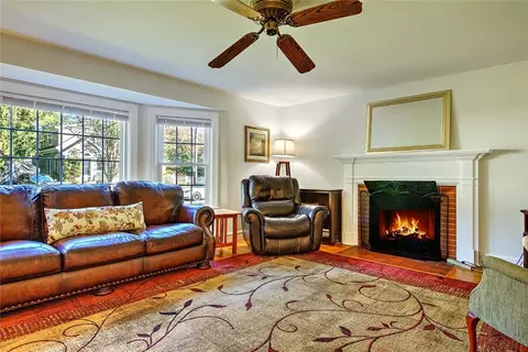 20 Townsend St, Barrington, RI 02806