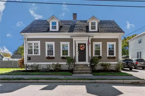 50 Charles St, Bristol, RI 02809