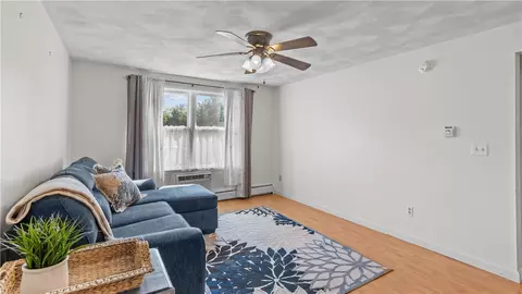 510 Child St #305B, Warren, RI 02885
