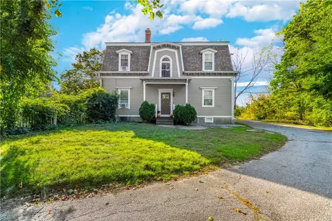 563 Putnam Pike, Greenville, RI 02828