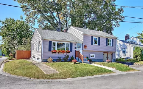 18 Tuscola Ave, North Providence, RI 02904