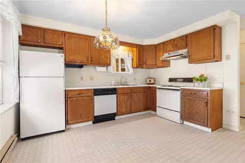 Kitchen - 200 Post Rd #603, Warwick, RI 02888 photo 5 of 6