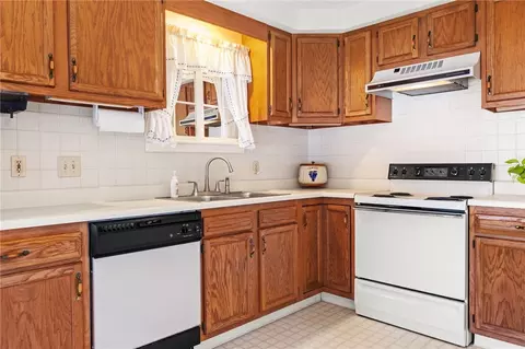 Kitchen - 200 Post Rd #603, Warwick, RI 02888 photo 3 of 6