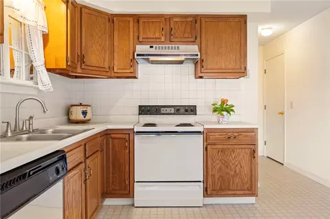 Kitchen - 200 Post Rd #603, Warwick, RI 02888 photo 2 of 6