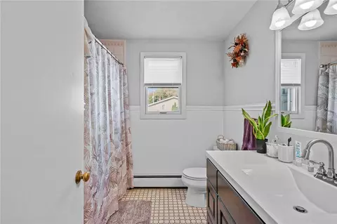 Bath - 68 Everett St, Warren, RI 02885 photo 2 of 2