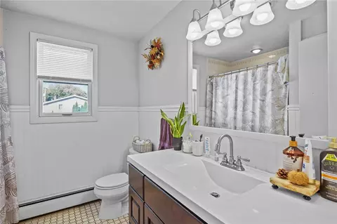 Bath - 68 Everett St, Warren, RI 02885 photo 1 of 2