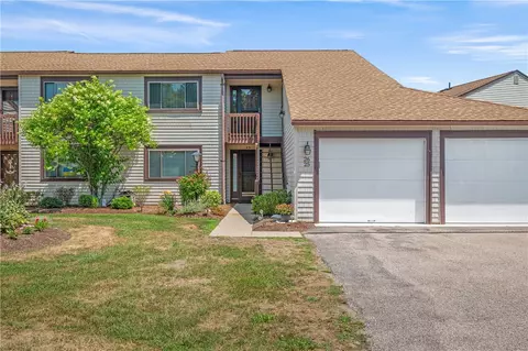 30 Sweet Meadows Ct #26, Narragansett, RI 02882