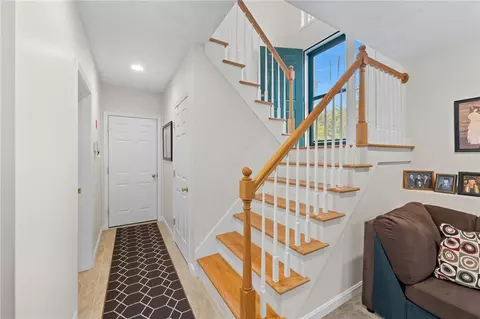 Entry Way - 2 Reynolds Rd, Glocester, RI 02814 photo 4 of 4