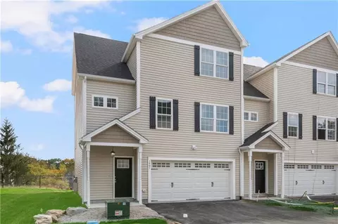 1401 Hunting Hill Dr, Cumberland, RI 02864