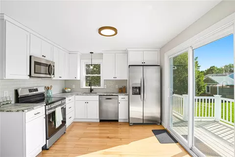 19 Cows Path, Middletown, RI 02842 photo 7