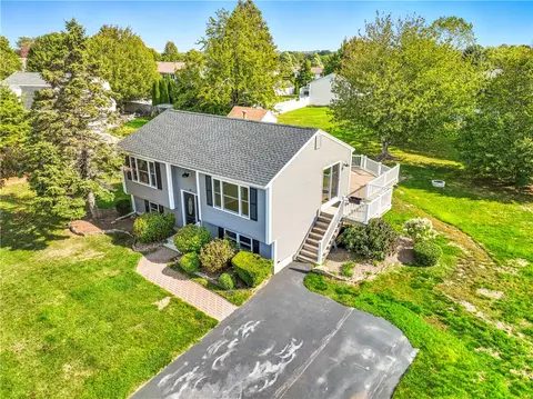 19 Cows Path, Middletown, RI 02842 photo 2