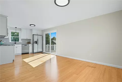 19 Cows Path, Middletown, RI 02842 photo 4