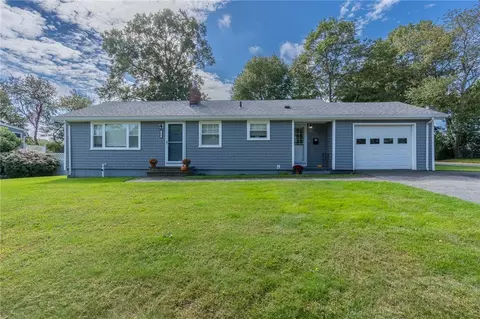 133 Merritt Ave, Tiverton, RI 02878