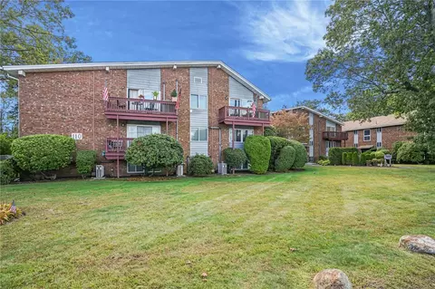110 Pilgrim Pkwy #8, Warwick, RI 02888