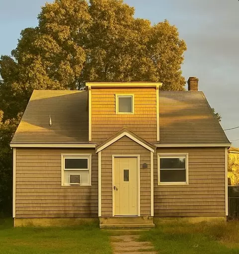 27 Aiken St, Pawtucket, RI 02861