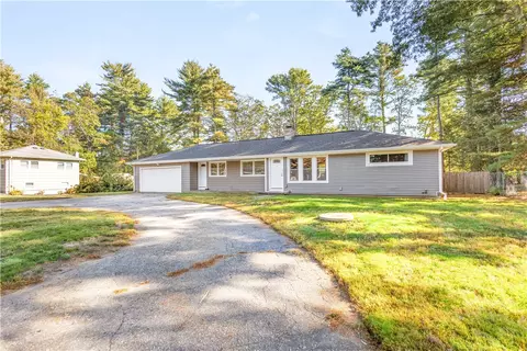 7 Circle Dr, Coventry, RI 02816