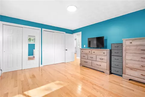 Bedroom - 7 Circle Dr, Coventry, RI 02816 photo 2 of 4