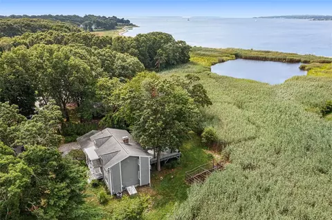 4 Buckingham St, Barrington, RI 02806