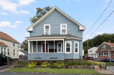 7 Cleveland Ave, Cranston, RI 02920