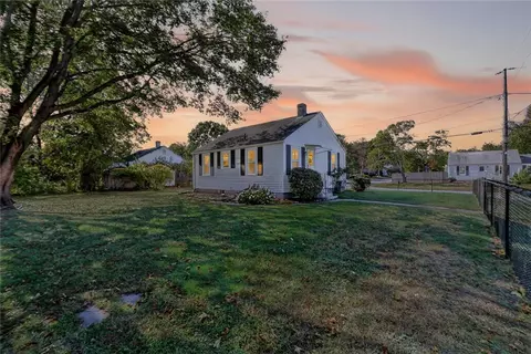 150 Bartlett Dr, Warwick, RI 02886