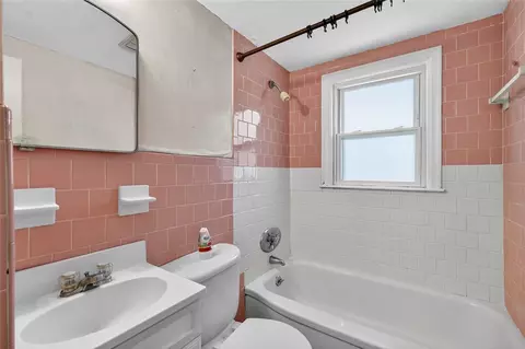 Bath - 150 Bartlett Dr, Warwick, RI 02886 photo 1 of 1