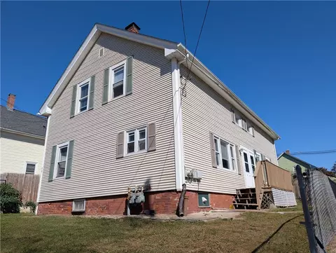 70 Pocasset St, Johnston, RI 02919