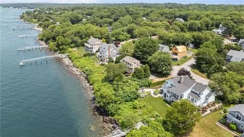 121 Seaside Dr, Jamestown, RI 02835