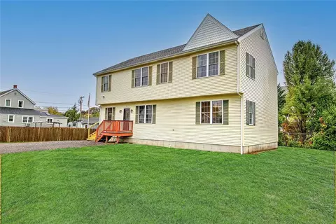 29 Lake Ave, Barrington, RI 02806