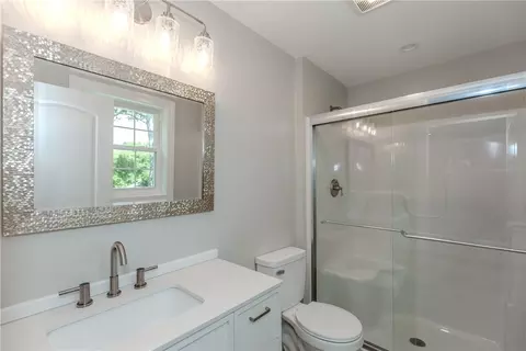 Bath - 325 Inez Ave, Warwick, RI 02886 photo 3 of 5