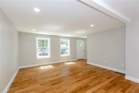 Living - 325 Inez Ave, Warwick, RI 02886 photo 3 of 6