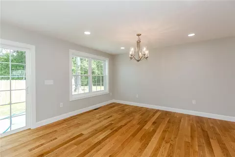 Living - 325 Inez Ave, Warwick, RI 02886 photo 4 of 6