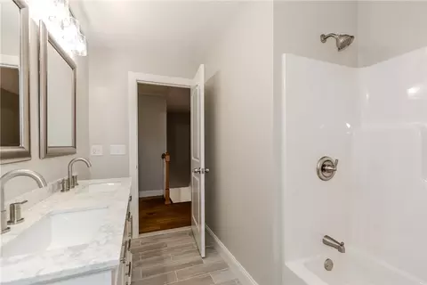 Bath - 325 Inez Ave, Warwick, RI 02886 photo 4 of 5