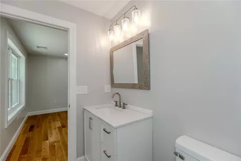 Bath - 325 Inez Ave, Warwick, RI 02886 photo 2 of 5