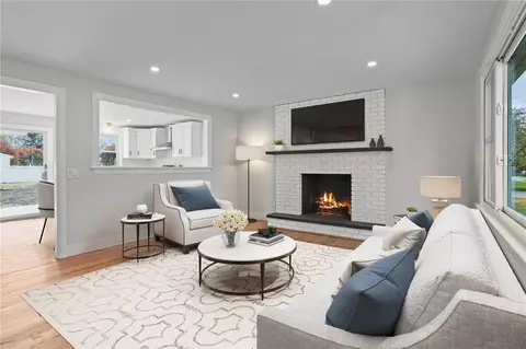Living - 9 Buffalo Ave, Warren, RI 02885 photo 2 of 4