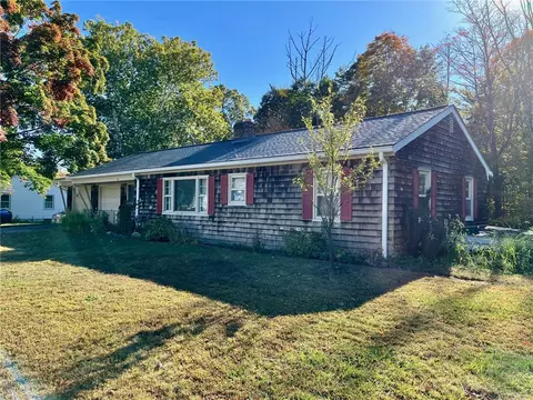 16 Palomino Dr, Cumberland, RI 02864