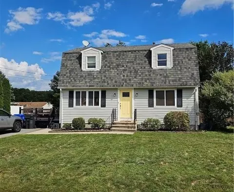 12 Longbow Dr, West Warwick, RI 02893