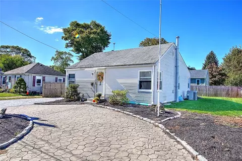 121 Hamilton Ave, Warwick, RI 02886
