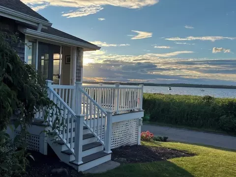 134 Greenfield Avenue Ave, Portsmouth, RI 02871