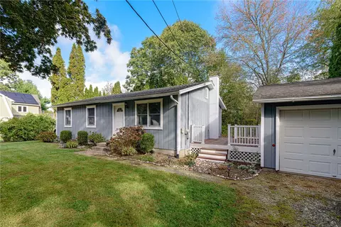 74 Grandview Dr, Charlestown, RI 02813