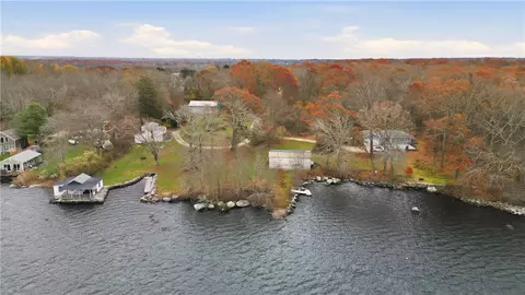 507 Stafford Rd, Tiverton, RI 02878