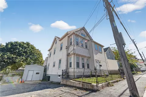 18 Division St, Lincoln, RI 02838