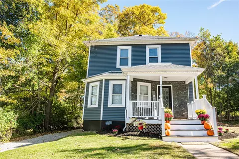40 Greenwich Ave, West Warwick, RI 02893