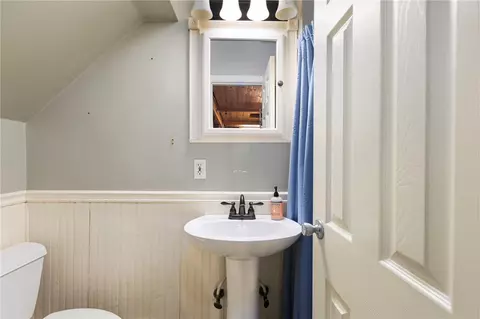 Bath - 8 Jackson St, Warwick, RI 02888 photo 2 of 2