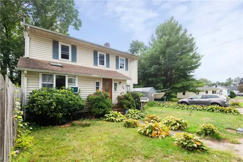 46 Verndale St, Warwick, RI 02889