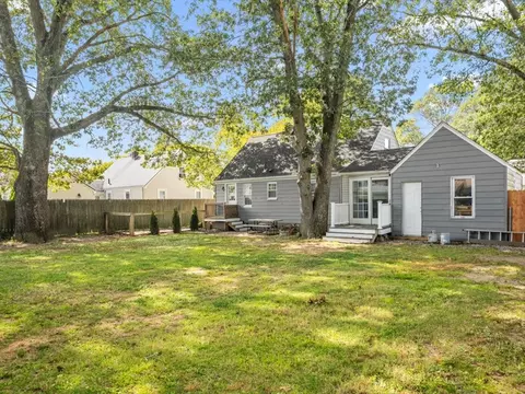 Exterior - 40 Buttonwoods Ave, Warwick, RI 02886 photo 2 of 5